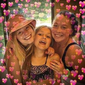 Meet your Posher, Liz